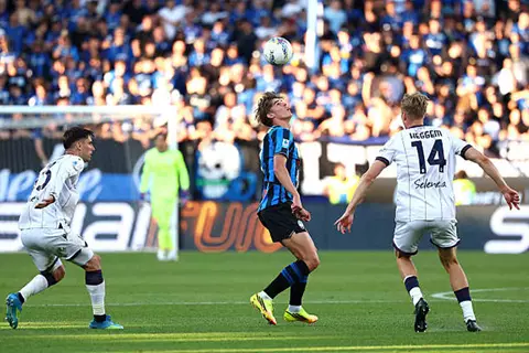 بولونيا يهزم أتالانتا بصعوبة في الدوري الإيطالي